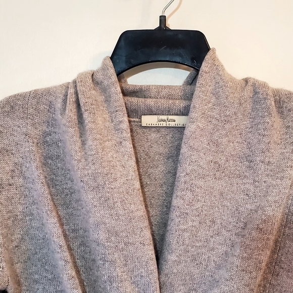 Neiman Marcus Cashmere Sweater - Picture 2 of 9